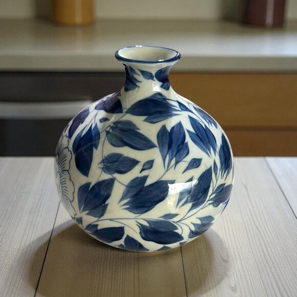 Vintage Gumps Ceramic Floral Vase, Blue and White, Great Condition - 5.5" - Picture 4 of 4